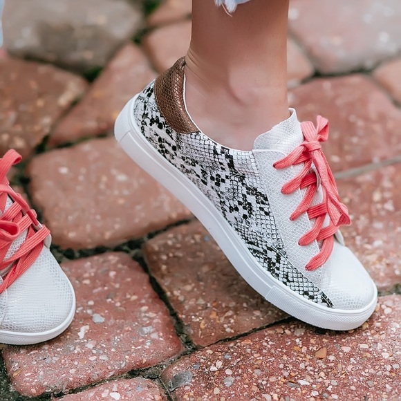 🐍🐍 Cutest Python Sneaks! 🐍🐍 - Picture 5 of 5